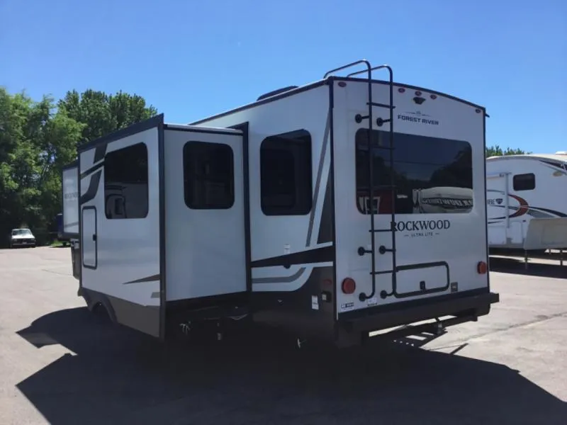 2027 Forest River Rockwood Ultra Lite 2618RD - Photo 4
