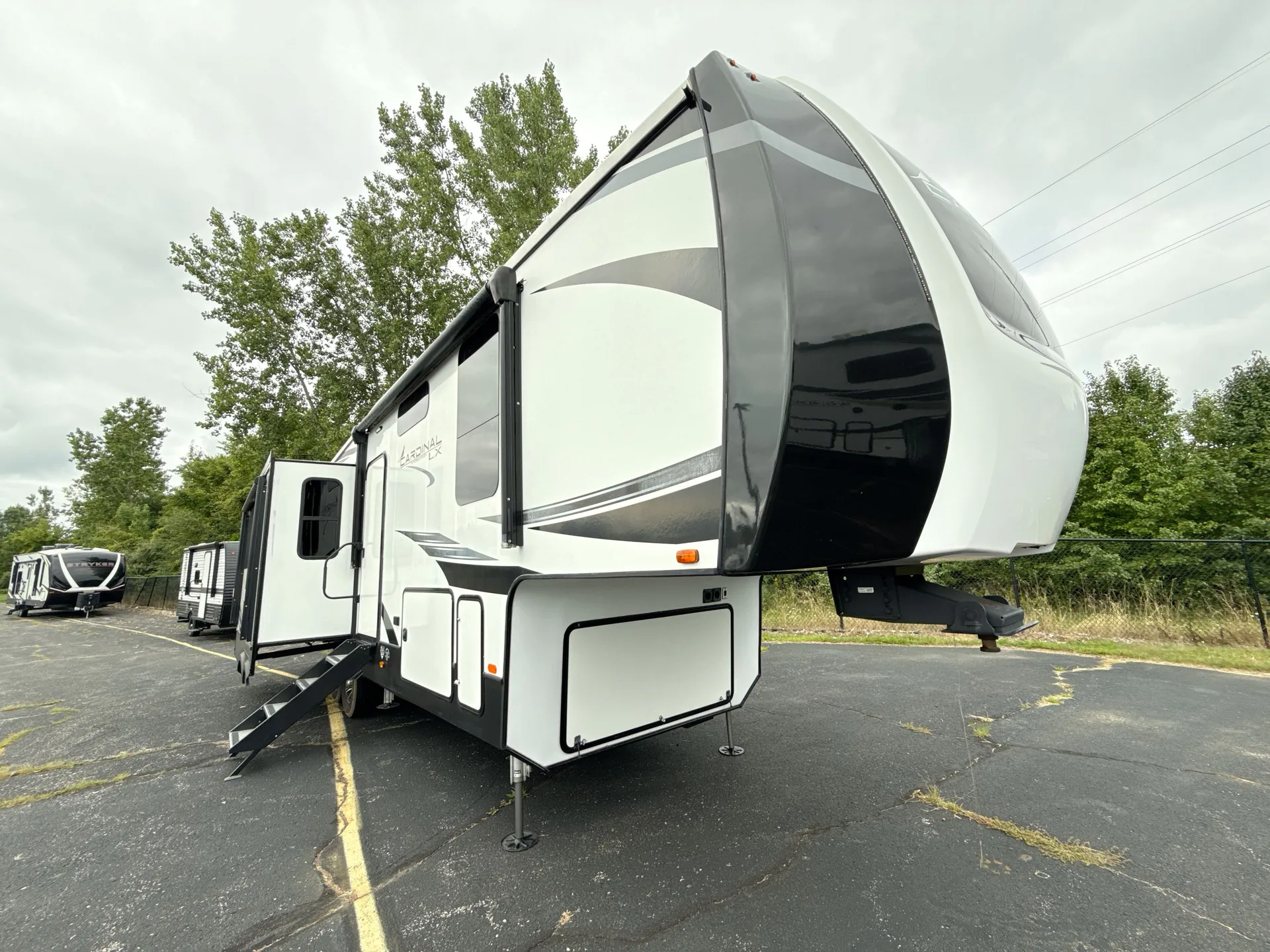2022 Forest River Cardinal Luxury 320RLX - Photo 2