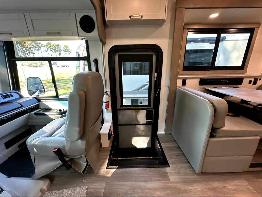 2027 Entegra Coach Vision XL 36C, Photos photo 28