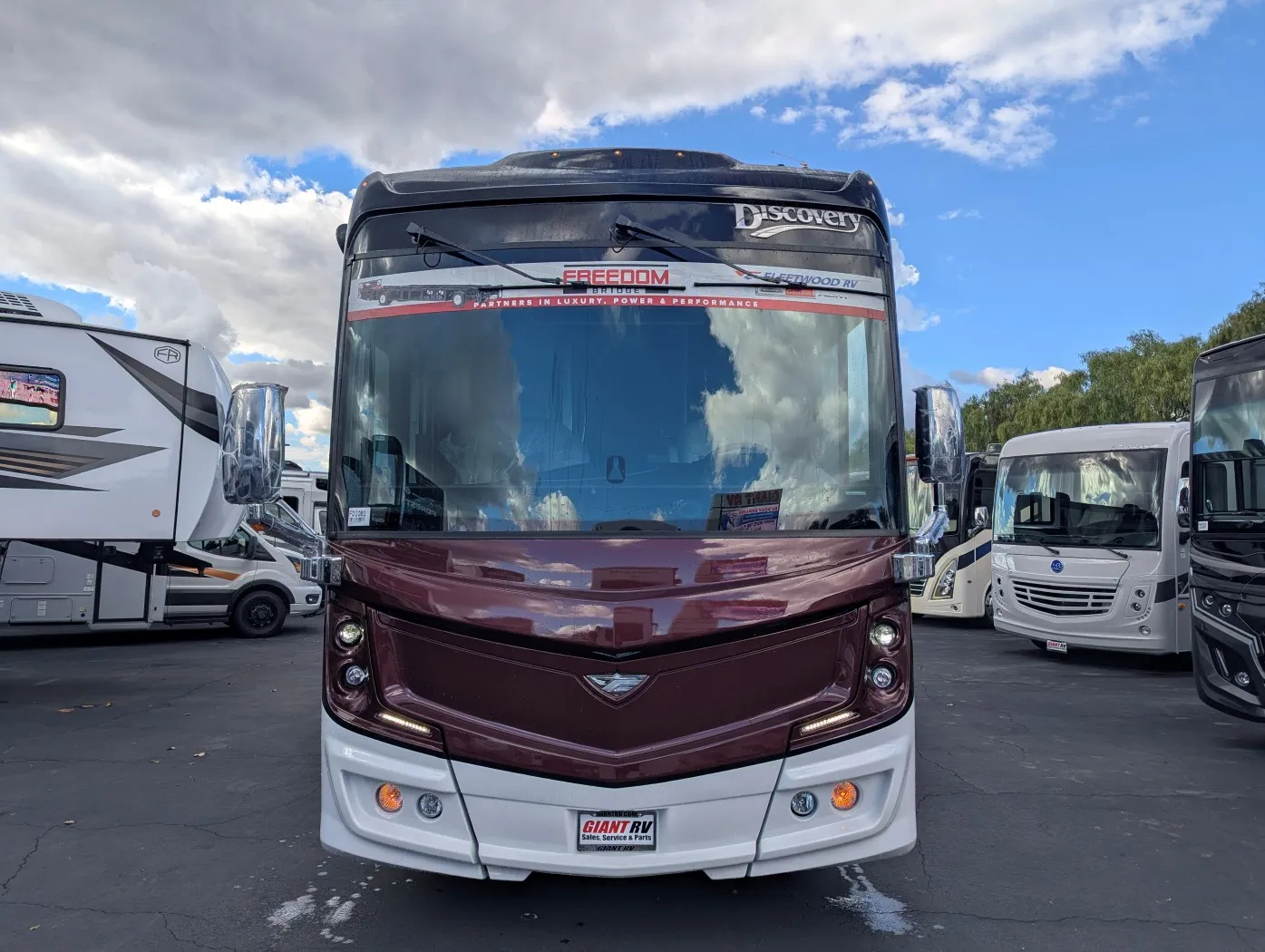 2026 Fleetwood Discovery 38N - Photo 3