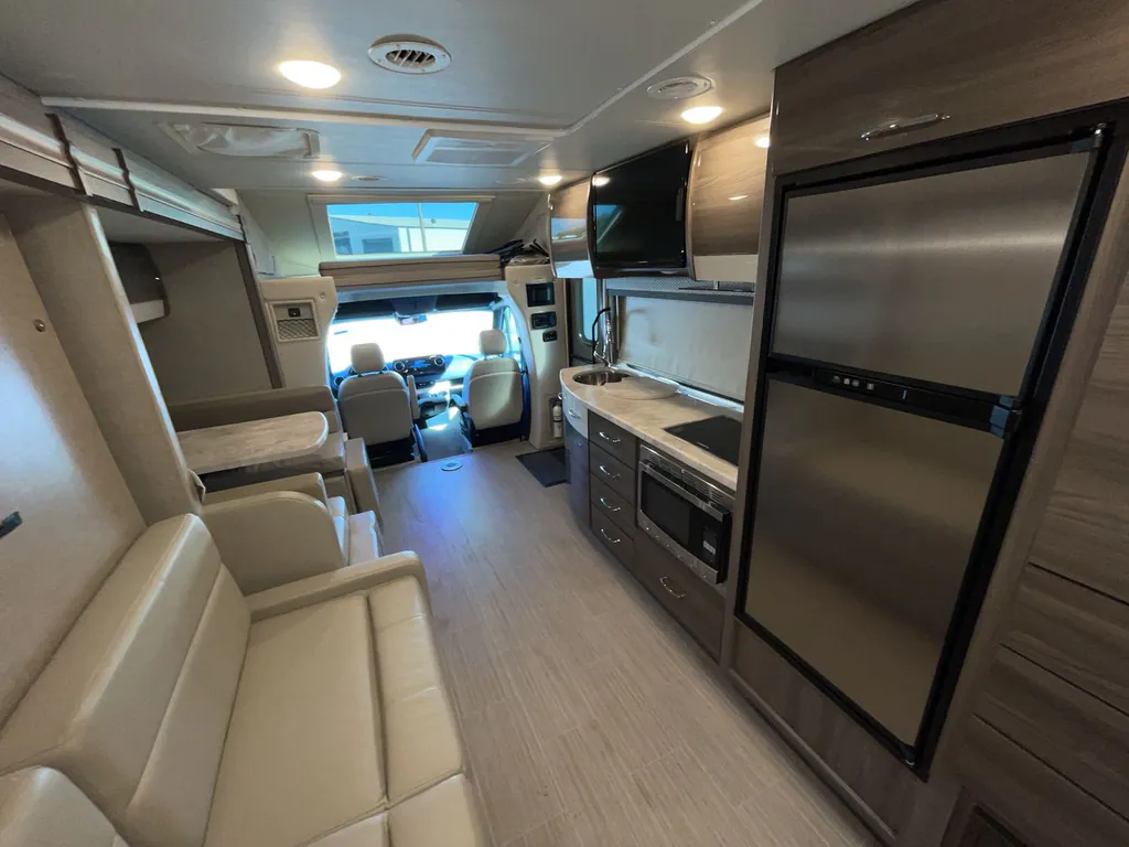 2022 Thor Motor Coach Tiburon 24FB, Photos photo 5