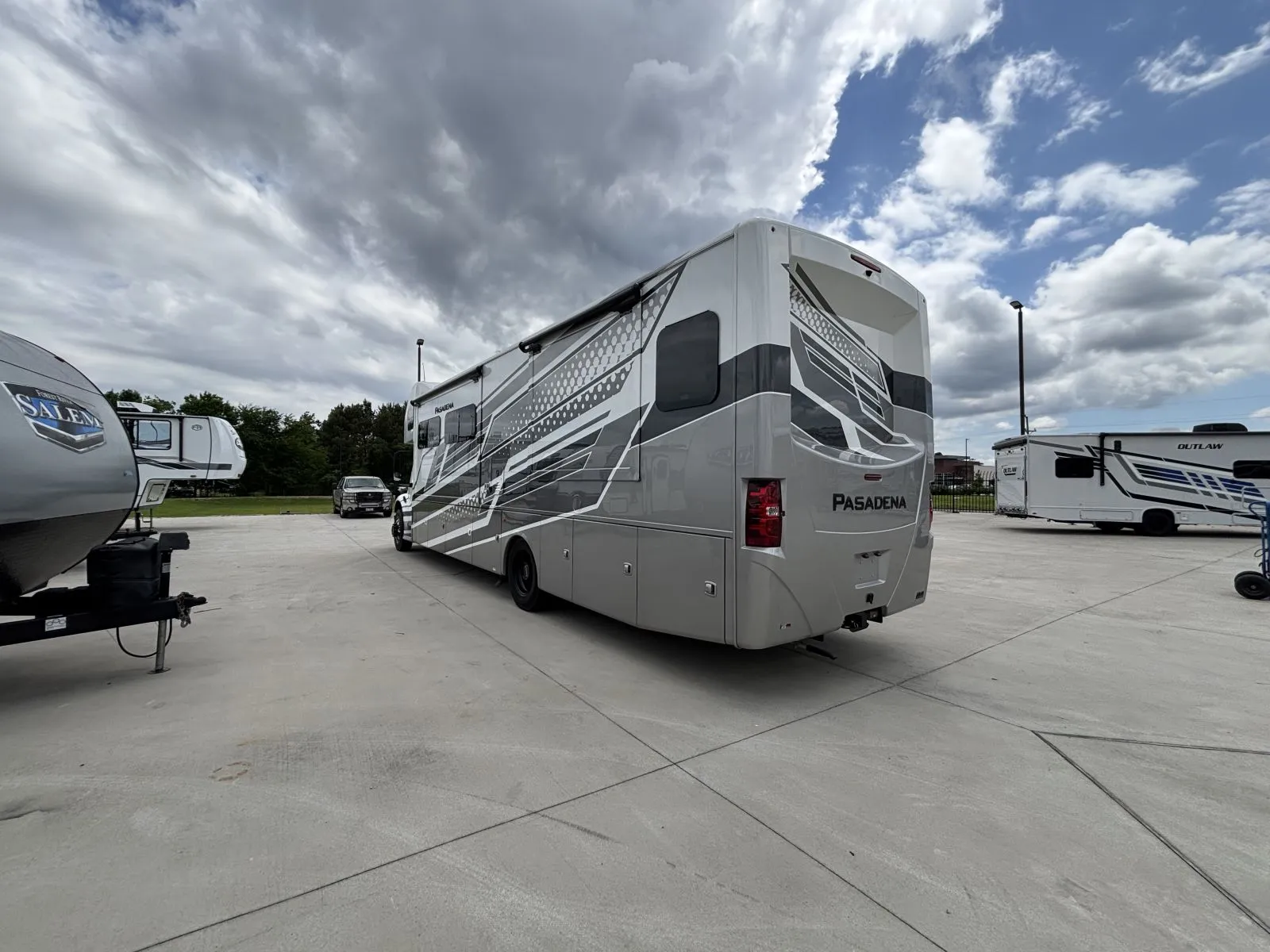 2027 Thor Motor Coach Pasadena 38XL - Photo 4