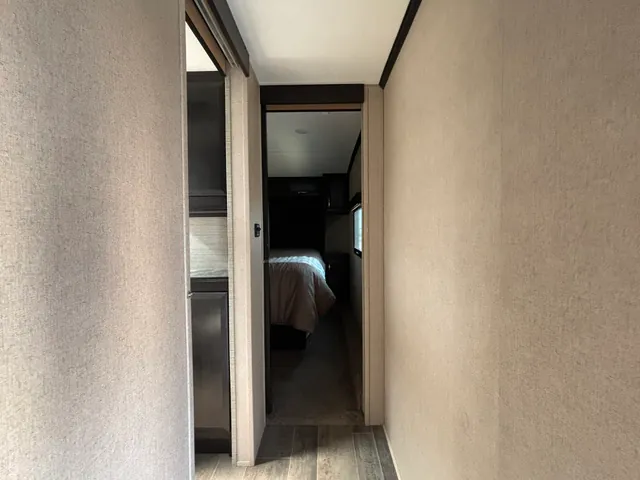 2018 Dutchmen Voltage Triton 3551, Photos photo 34
