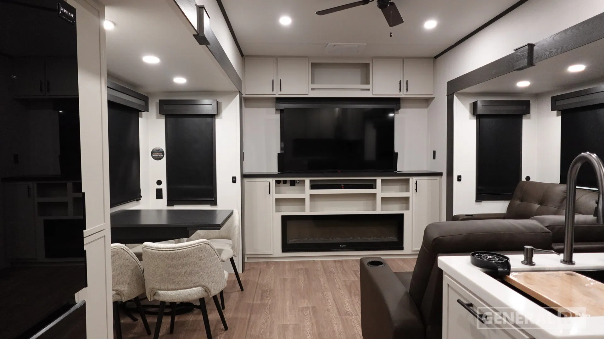2027 Prime Time RV Sanibel 34LOUNGE - Photo 3
