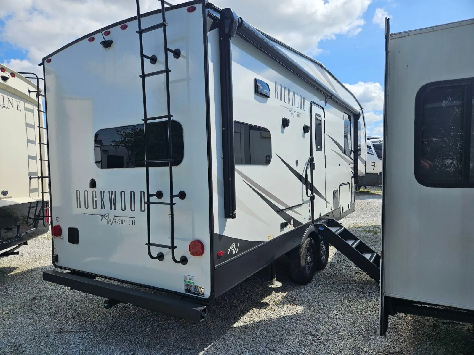2023 Forest River Rockwood Signature 2442BS - Photo 3