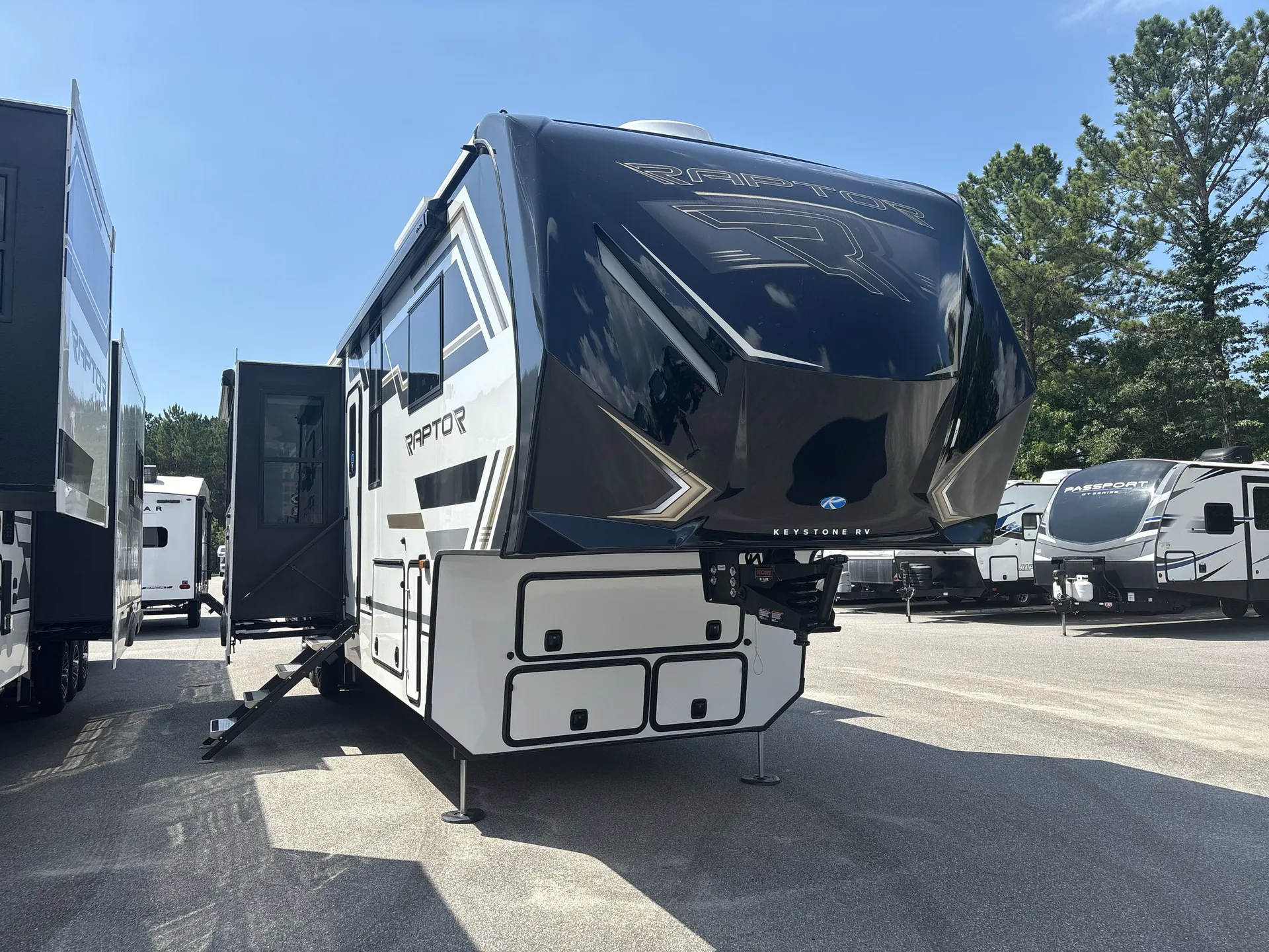 2025 Keystone Raptor 415