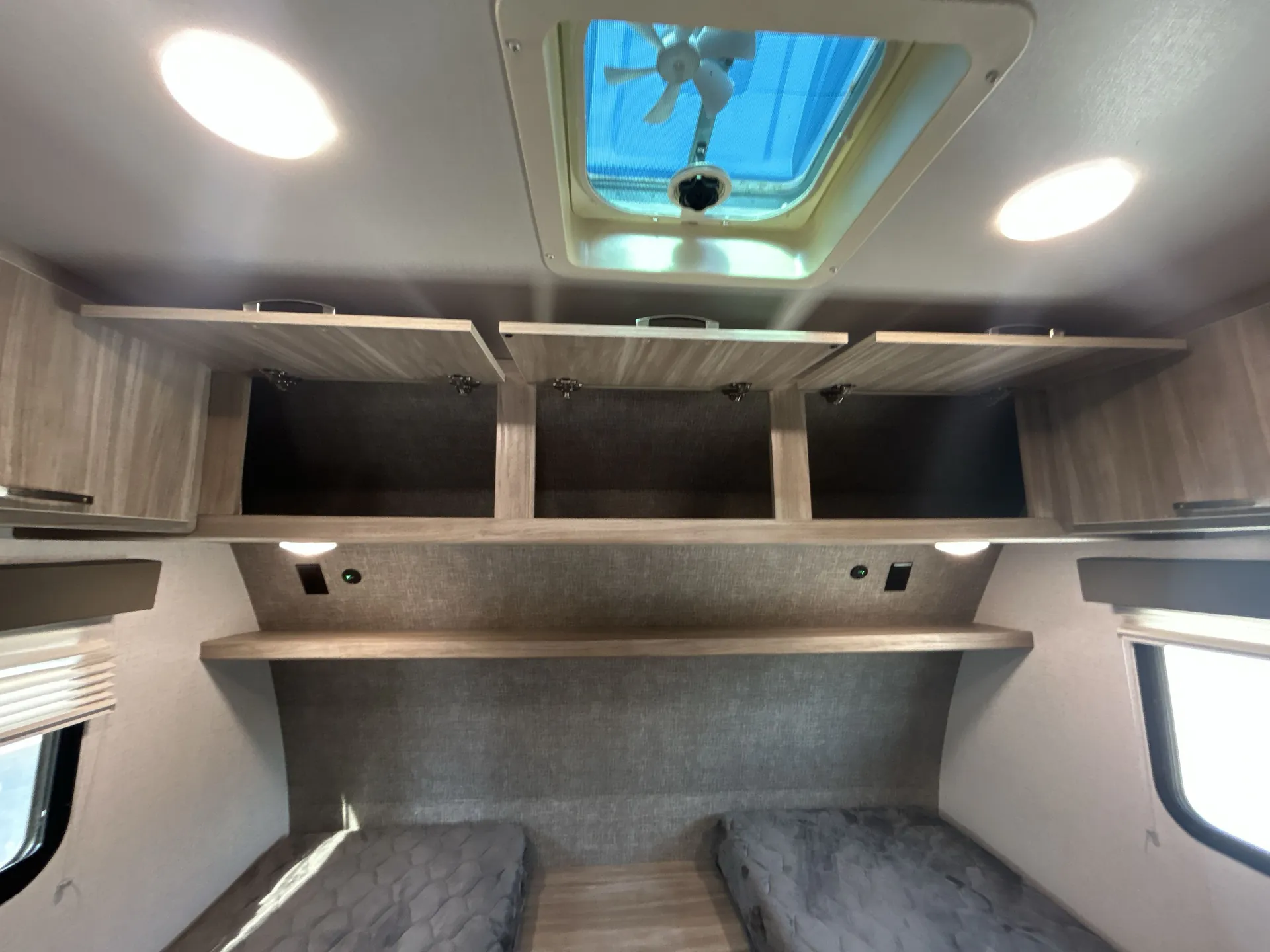 2022 Winnebago Minnie 2327TB dealer photo 10 from Camping World