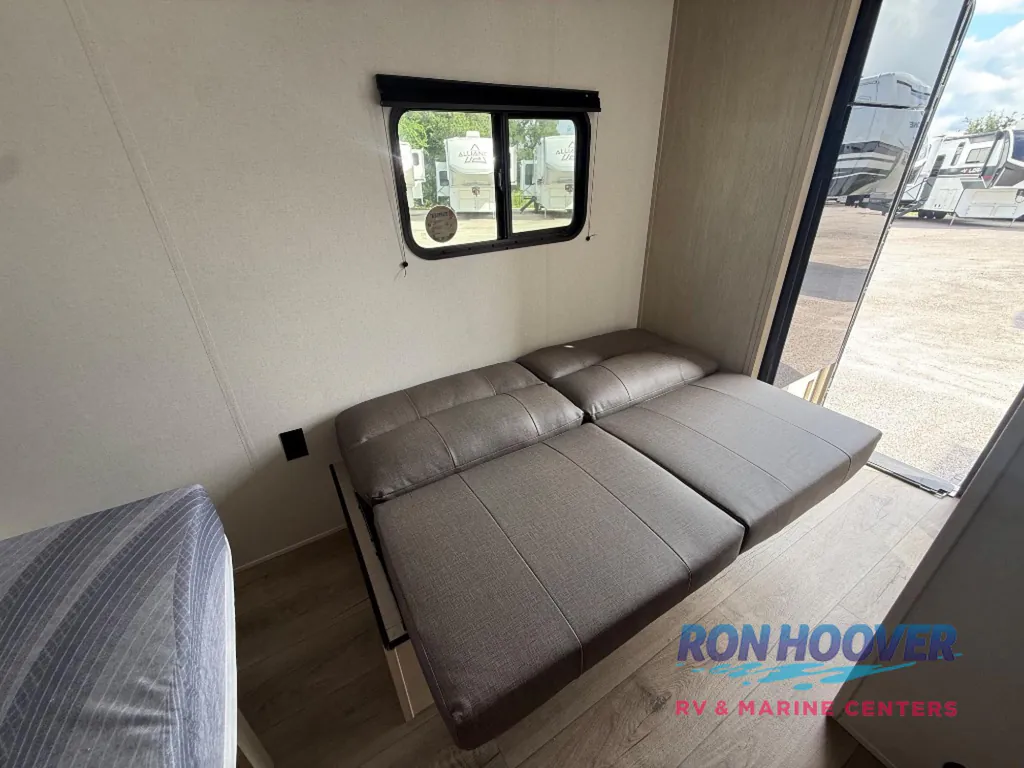 2026 Shasta Compact 17DB, Photos photo 8