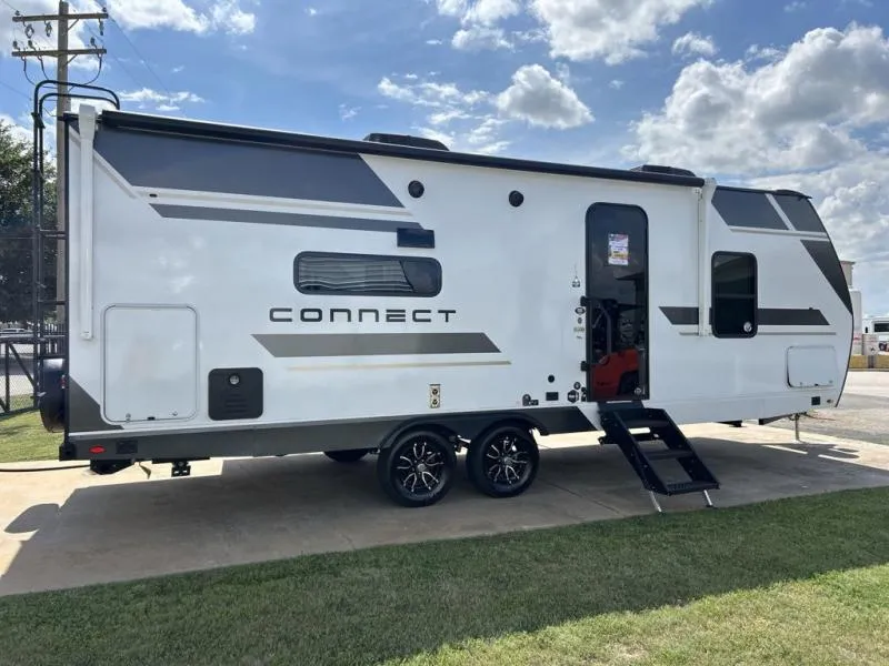 2026 KZ Connect 241RLK - Photo 3