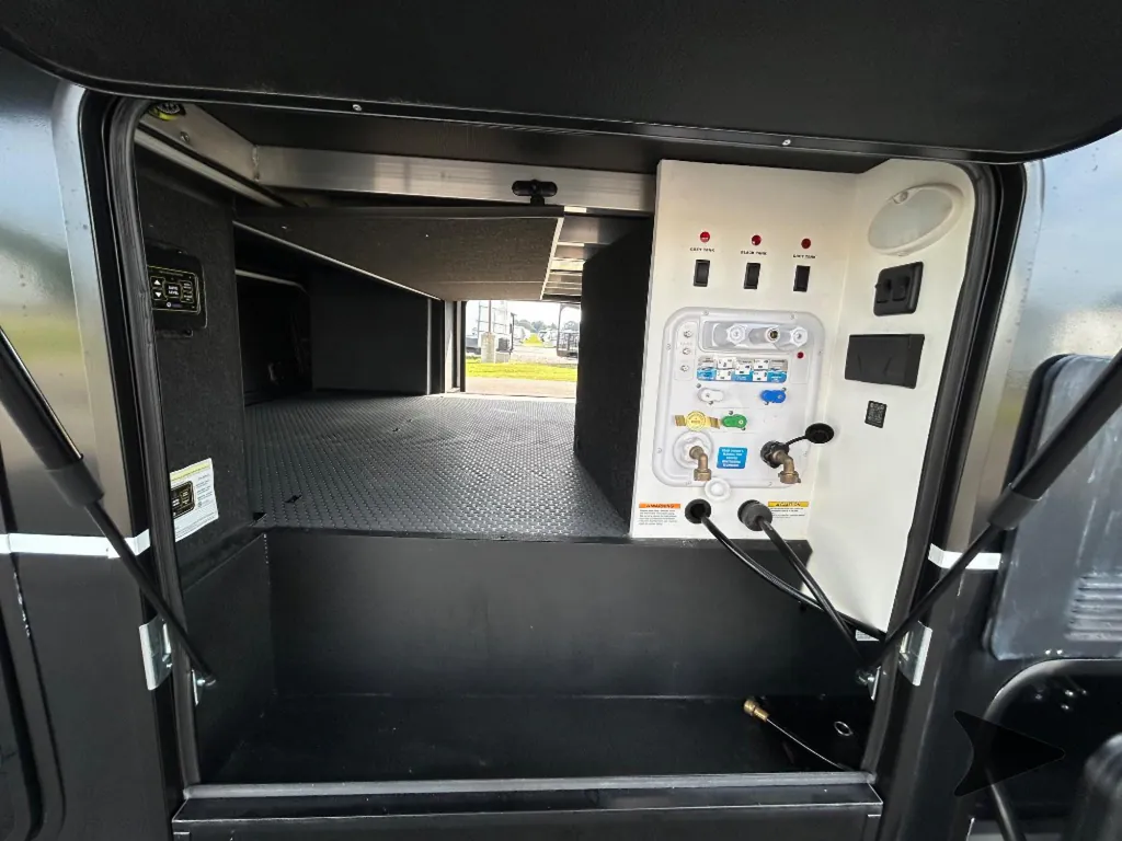 2025 Brinkley Model G 3250, Photos photo 11
