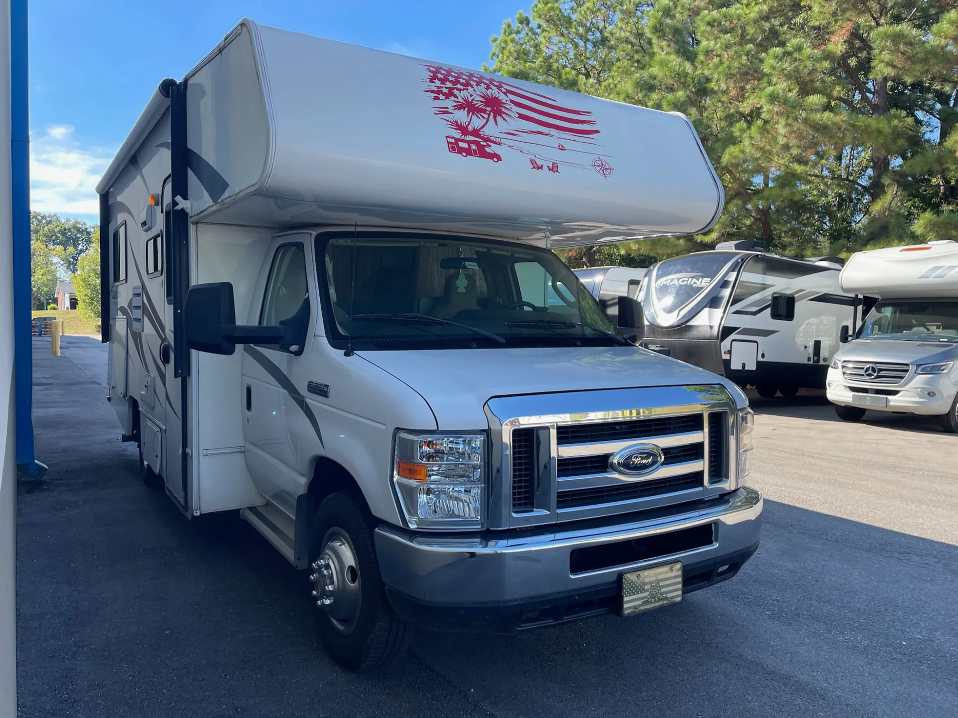 2011 Coachmen Freelander 21QB - Photo 2