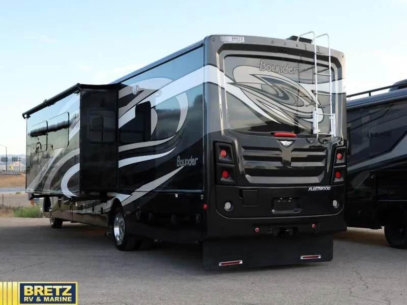 2019 Fleetwood Bounder 35K - Photo 3