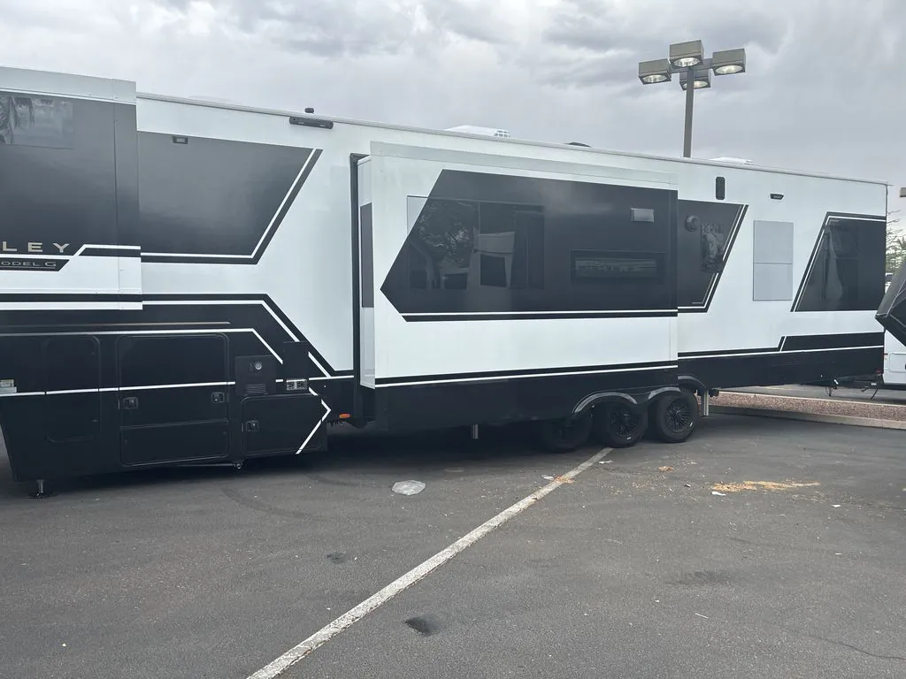 2026 Brinkley Model G 3950, Photos photo 5