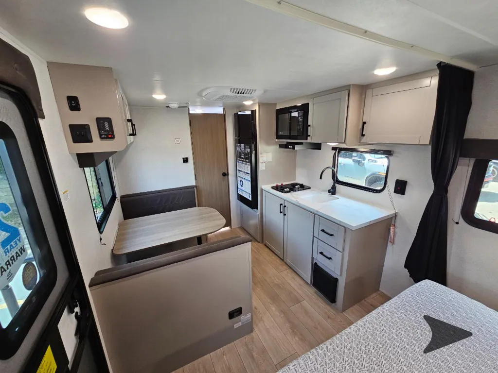 2027 Jayco Jay Flight 175FQ, Photos photo 17