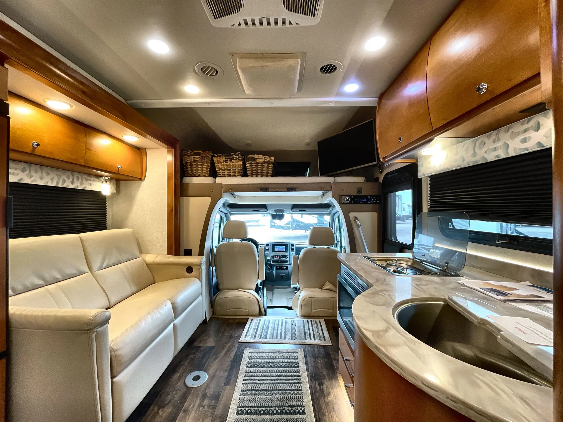 2019 Tiffin Wayfarer 24 TW — living area main