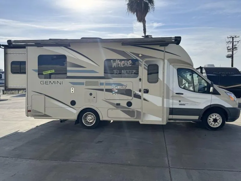 2016 Thor Motor Coach Gemini 23TR - Photo 2