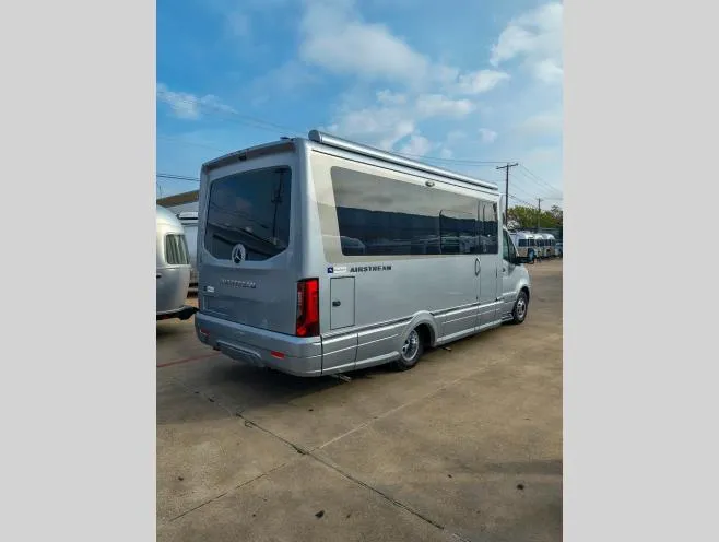 2026 Airstream Atlas TOMMY BAHAMA - Photo 4