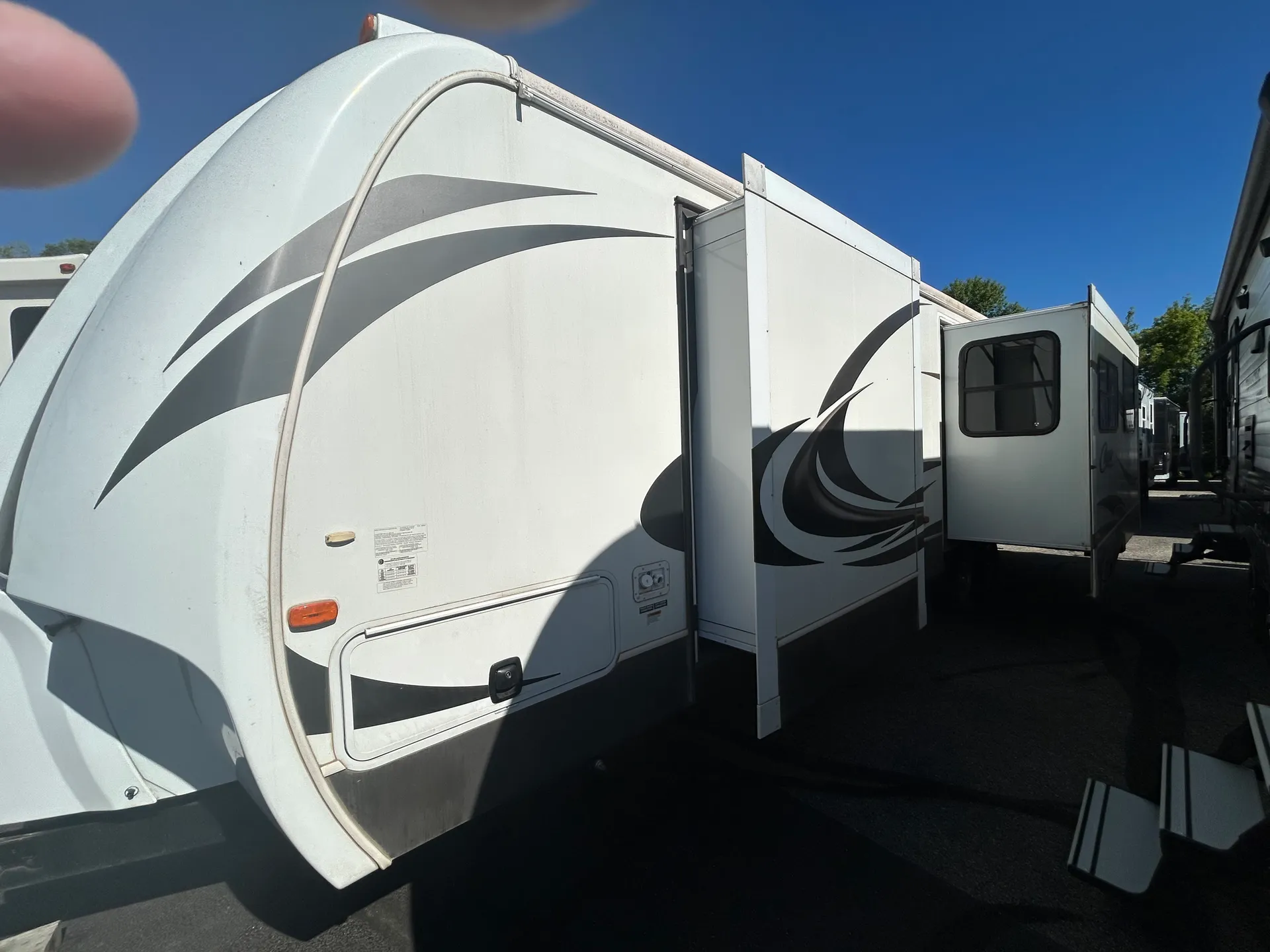 2012 Keystone Cougar XLite 31RKS - Photo 2