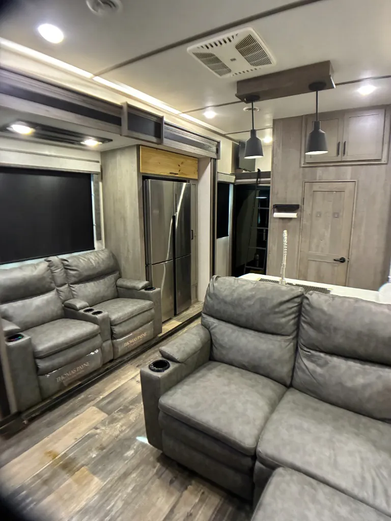 2021 Keystone Raptor 413, Photos photo 7