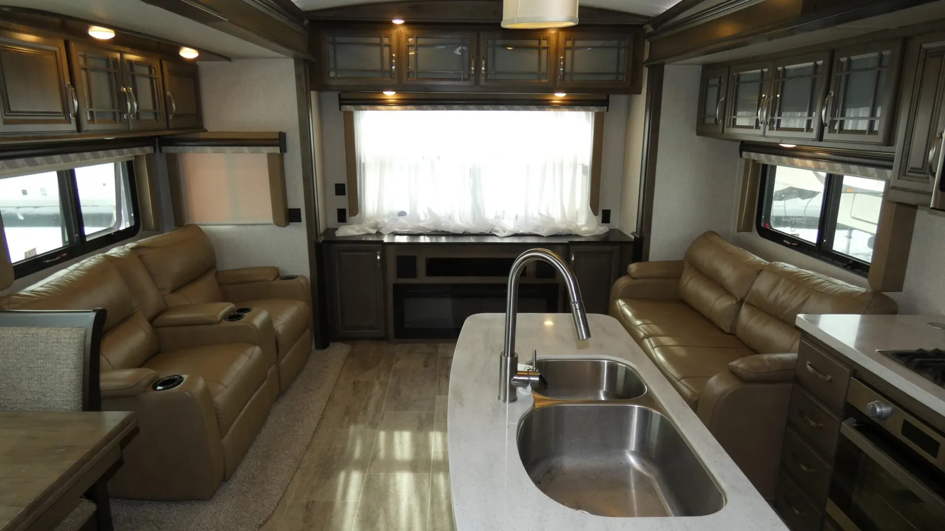 2018 Keystone Montana 3130RE - Photo 3