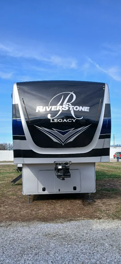 2022 Highland Ridge Silverstar XLT SF264RLS - Photo 3