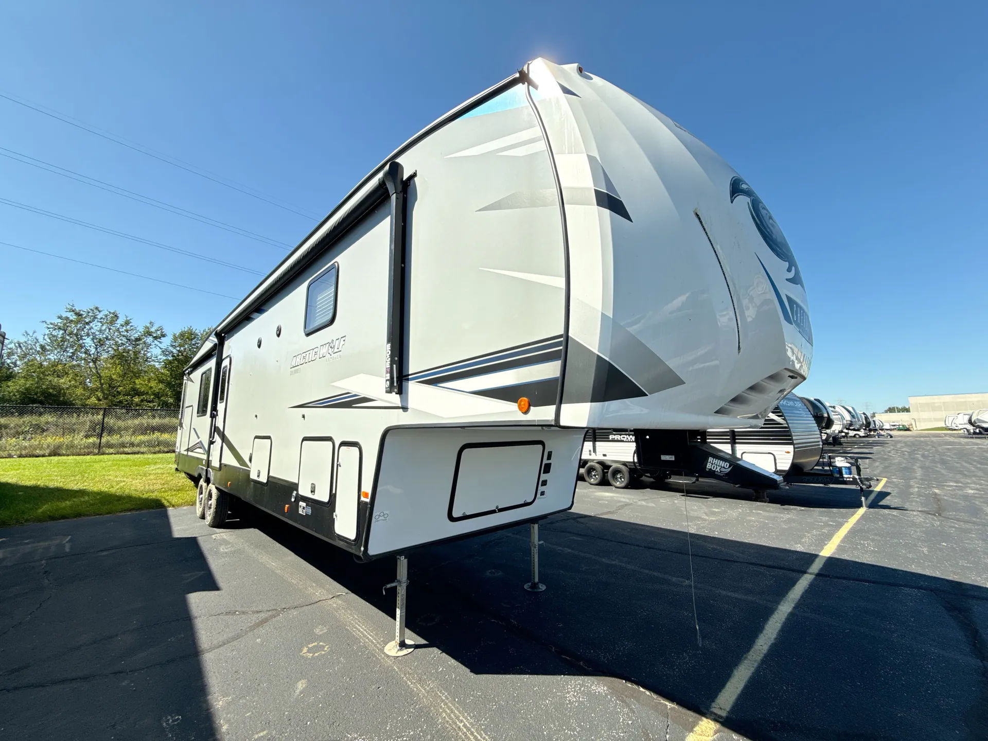 2022 Forest River Cherokee Arctic Wolf 3660 SUITE - Photo 2