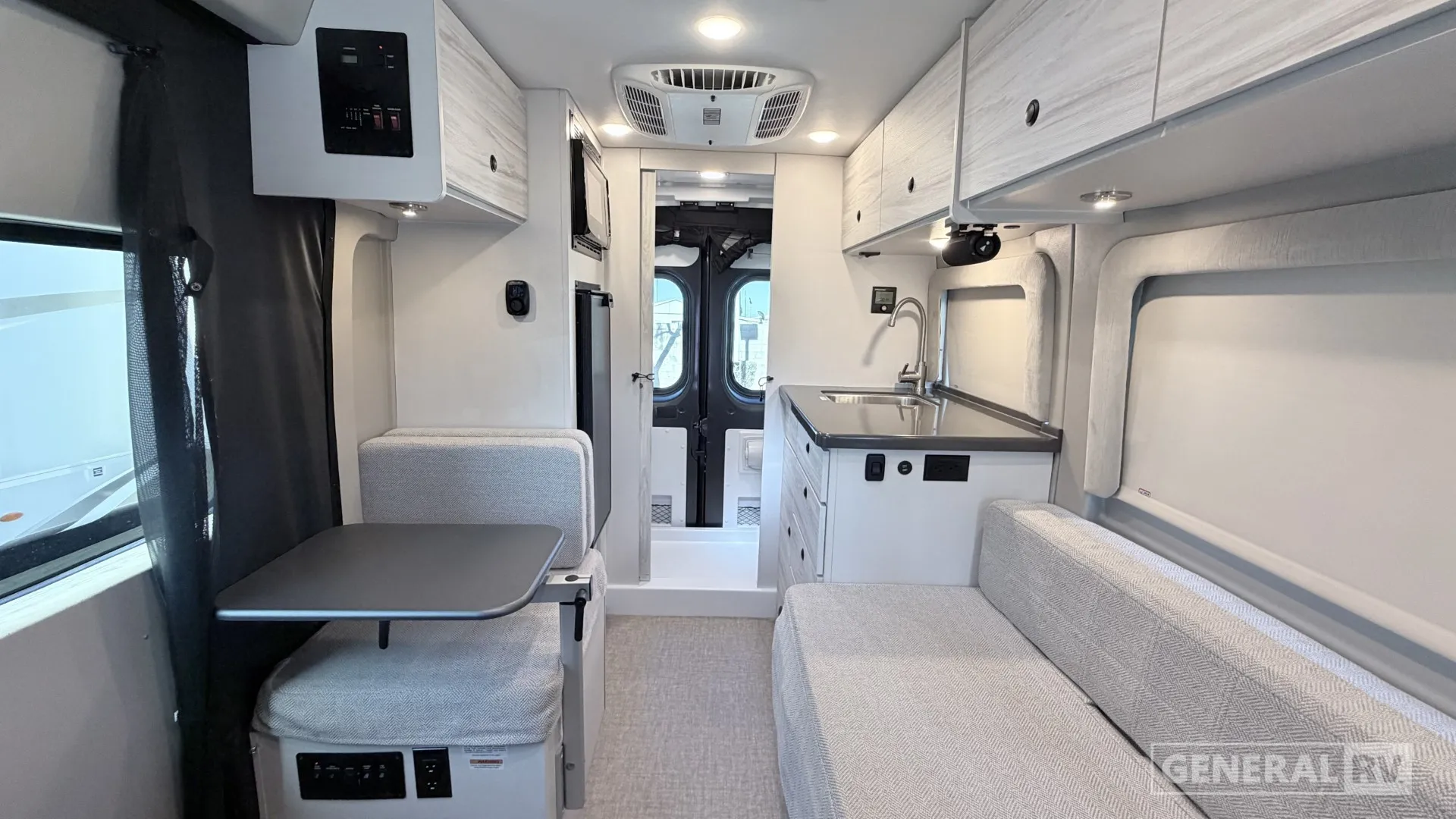 2025 Entegra Coach ARC 18C - Photo 3