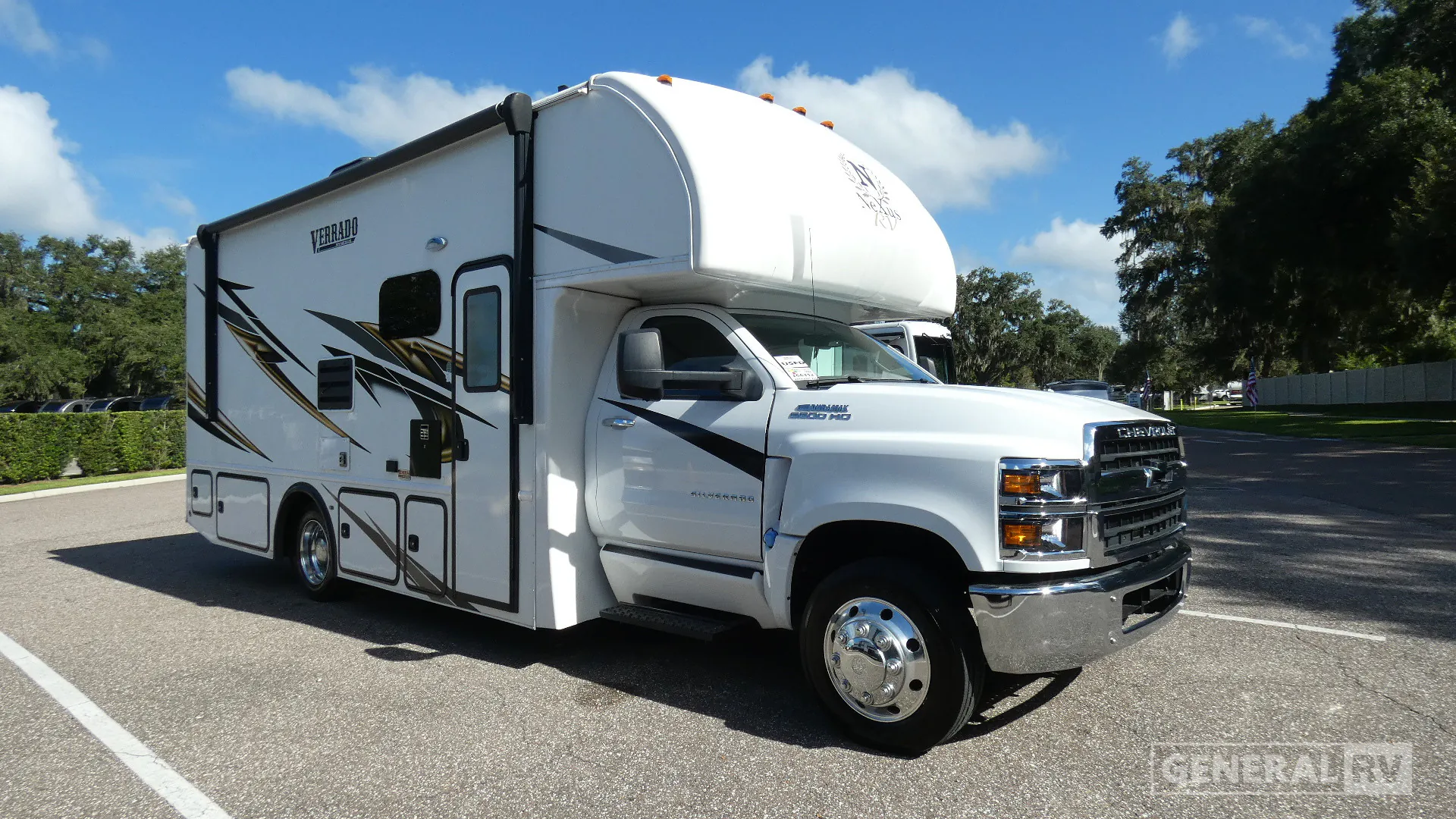 2024 Nexus Verrado 28S - Photo 2