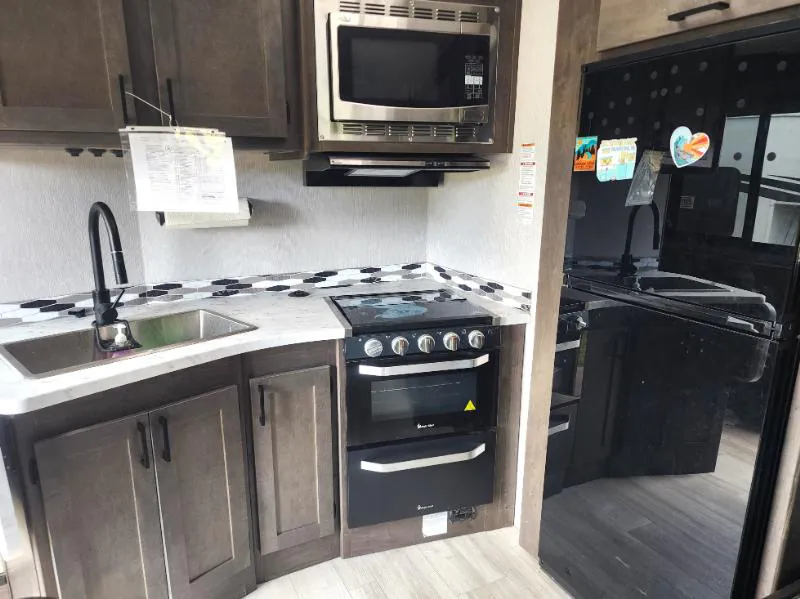 2023 Coachmen Leprechaun 298KB - Photo 4