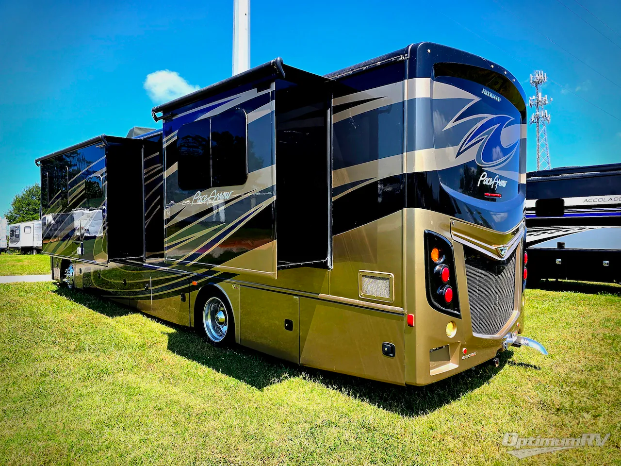 2019 Fleetwood Pace Arrow 35E - Photo 4