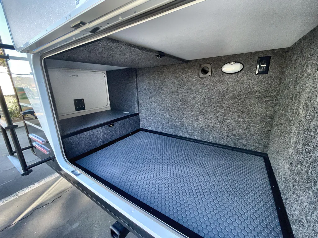2026 Brinkley Model I 294, Photos photo 7