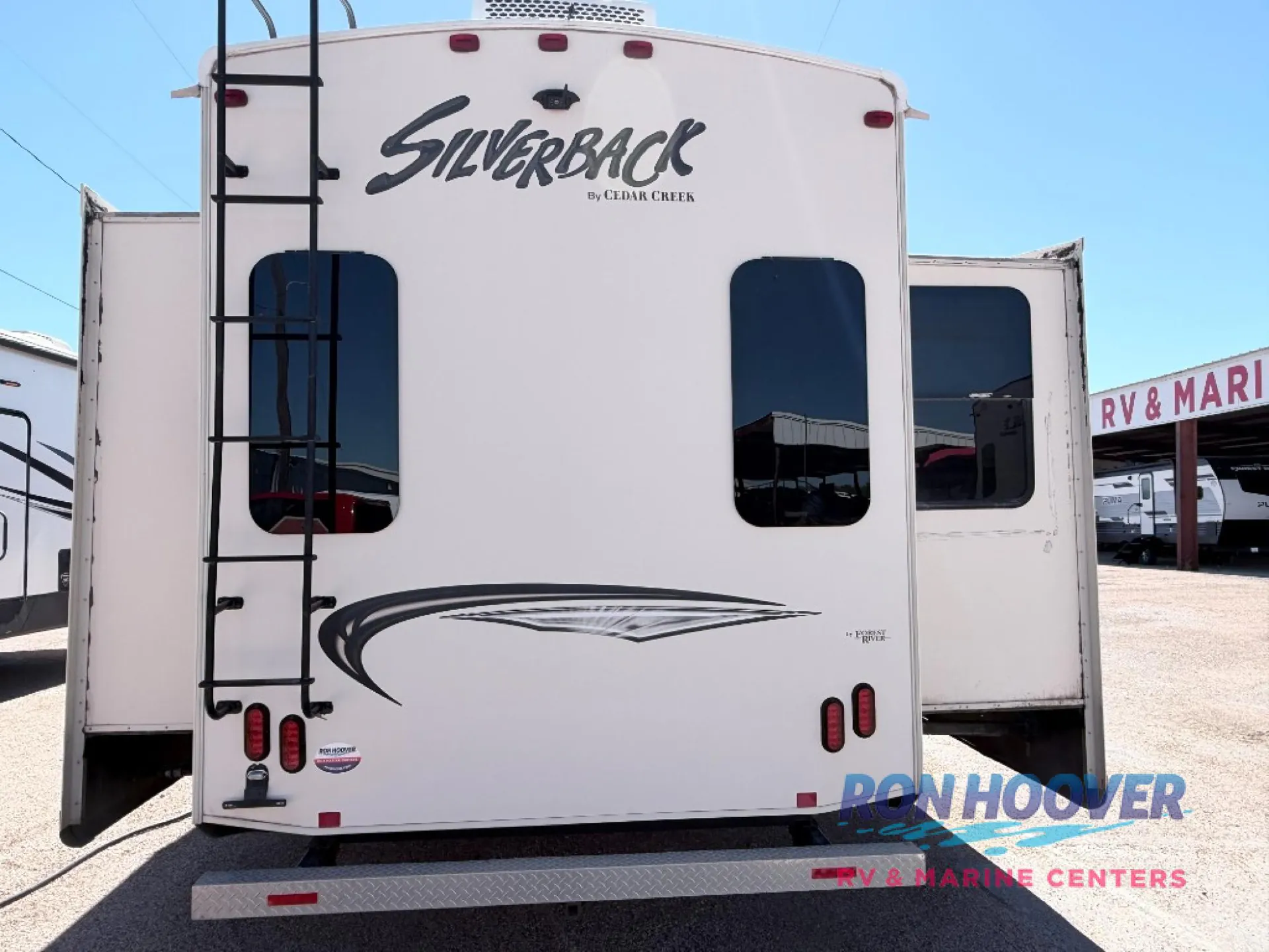 2015 Forest River Cedar Creek Silverback 29IK — Photo 7