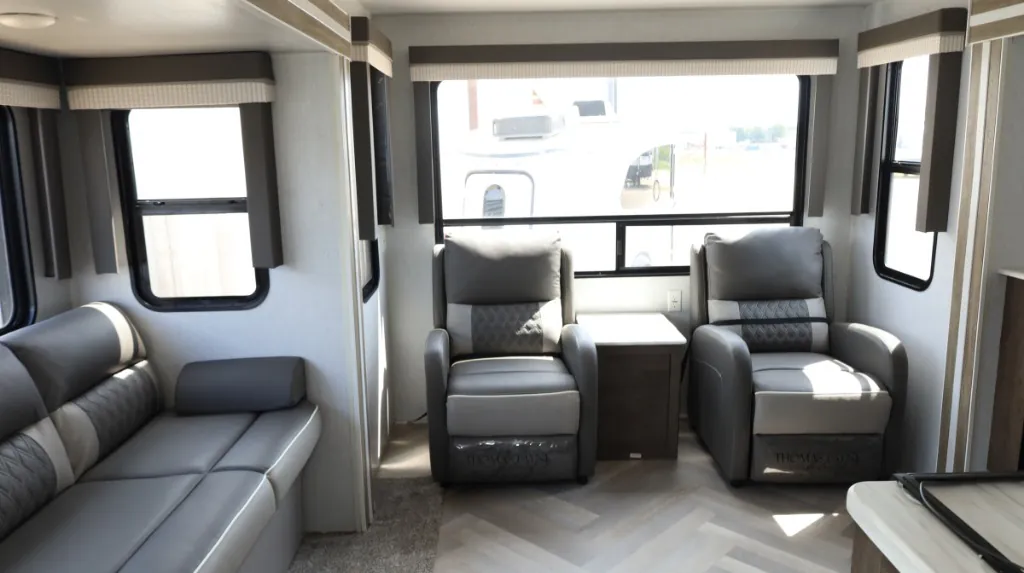 2022 Forest River Wildwood 27RE — Photo 5