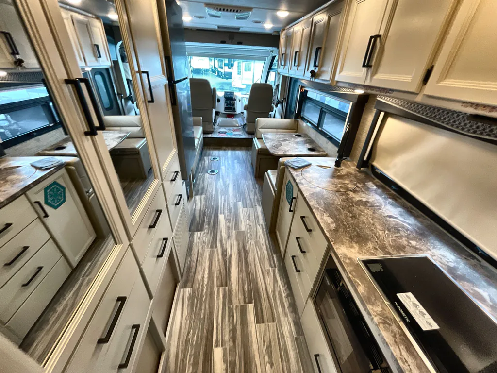2023 Thor Motor Coach Vegas 24.3, Photos photo 3