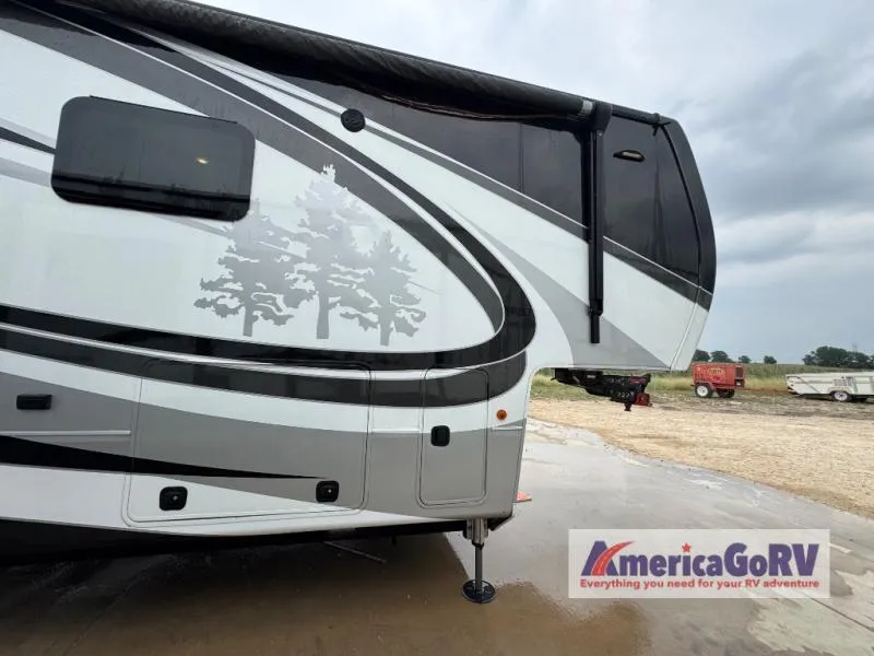 2017 Redwood RV Redwood 3901WB - Photo 4