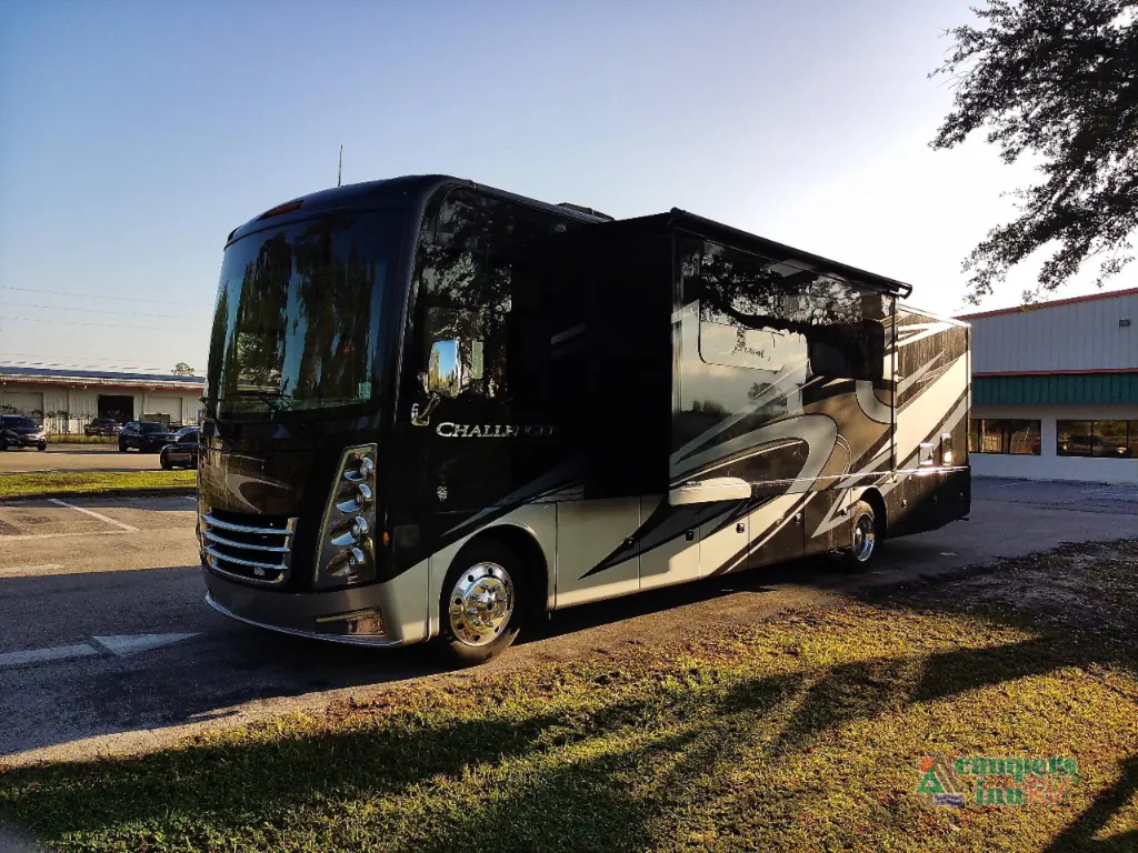2021 Thor Motor Coach Challenger 35MQ, Photos photo 6