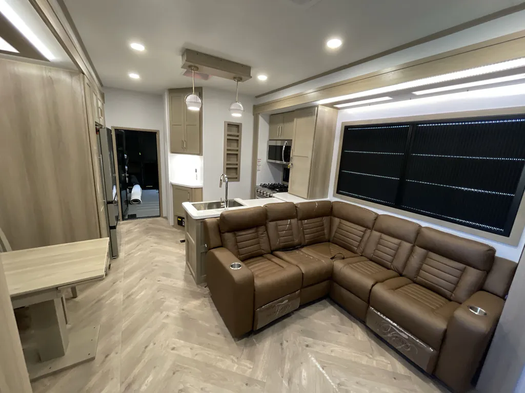 2026 Keystone Raptor 433, Photos photo 2