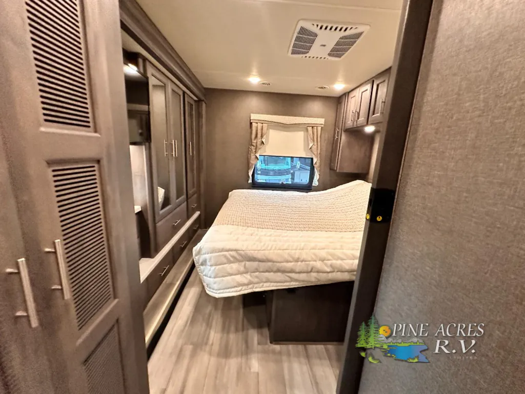 2022 Thor Motor Coach Challenger 35MQ, Photos photo 41