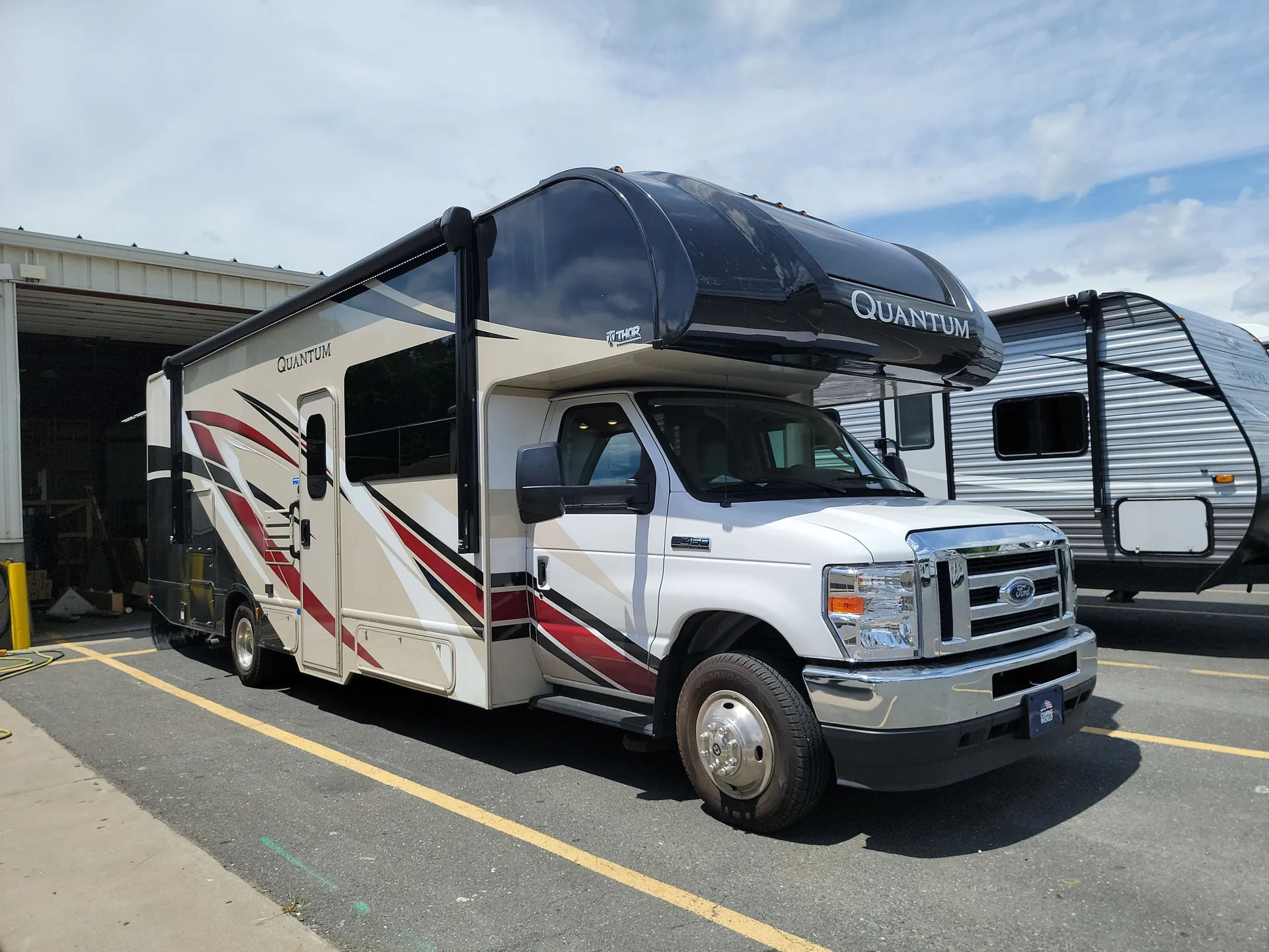 2022 Thor Motor Coach Quantum KW29 - Photo 2