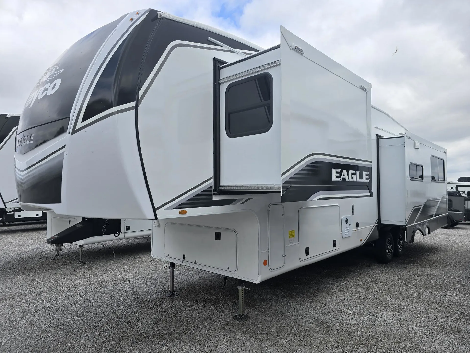 2026 Jayco Eagle 335LSTS - Photo 4