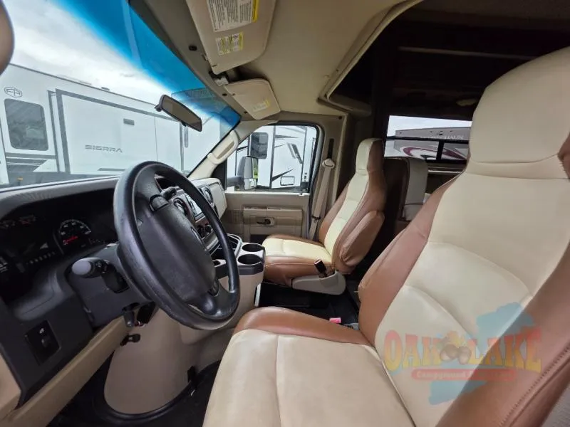 2014 Thor Motor Coach Citation 29TB - Photo 4