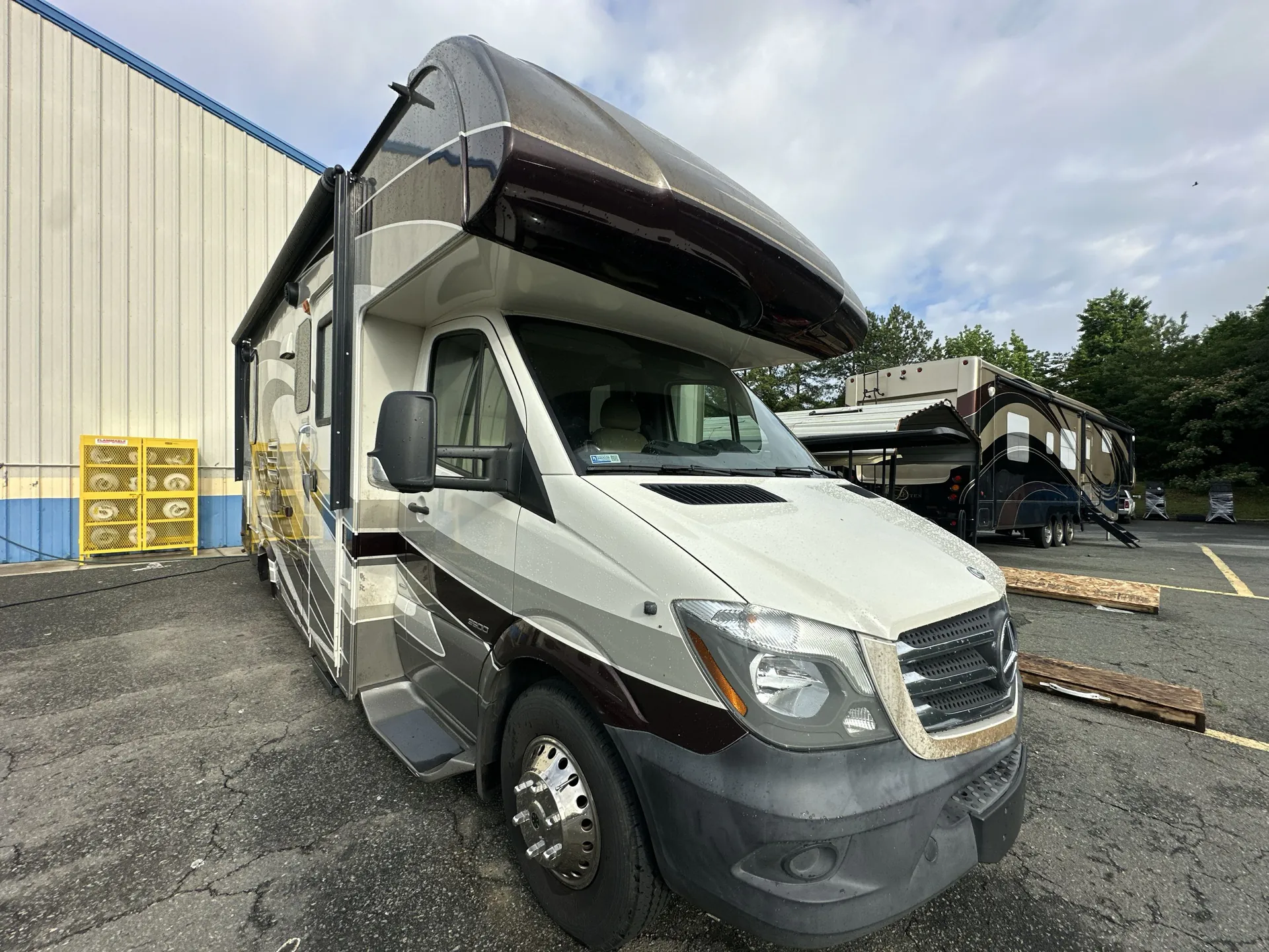2016 Forest River Sunseeker MBS 2400R - Photo 2