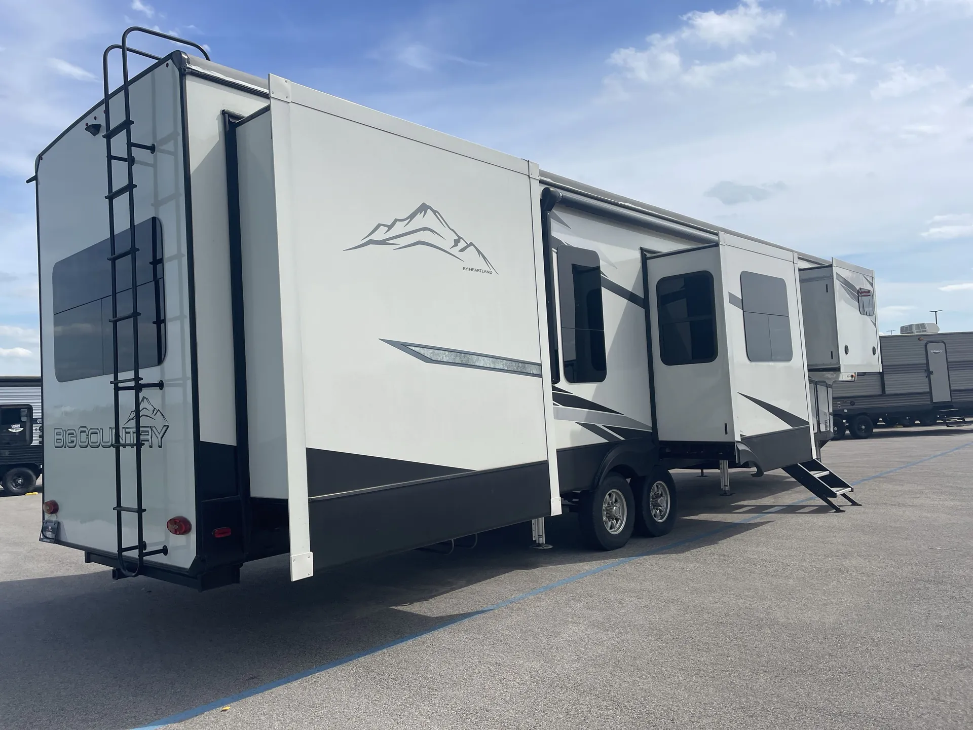 2021 Heartland Big Country 3895FK — campside