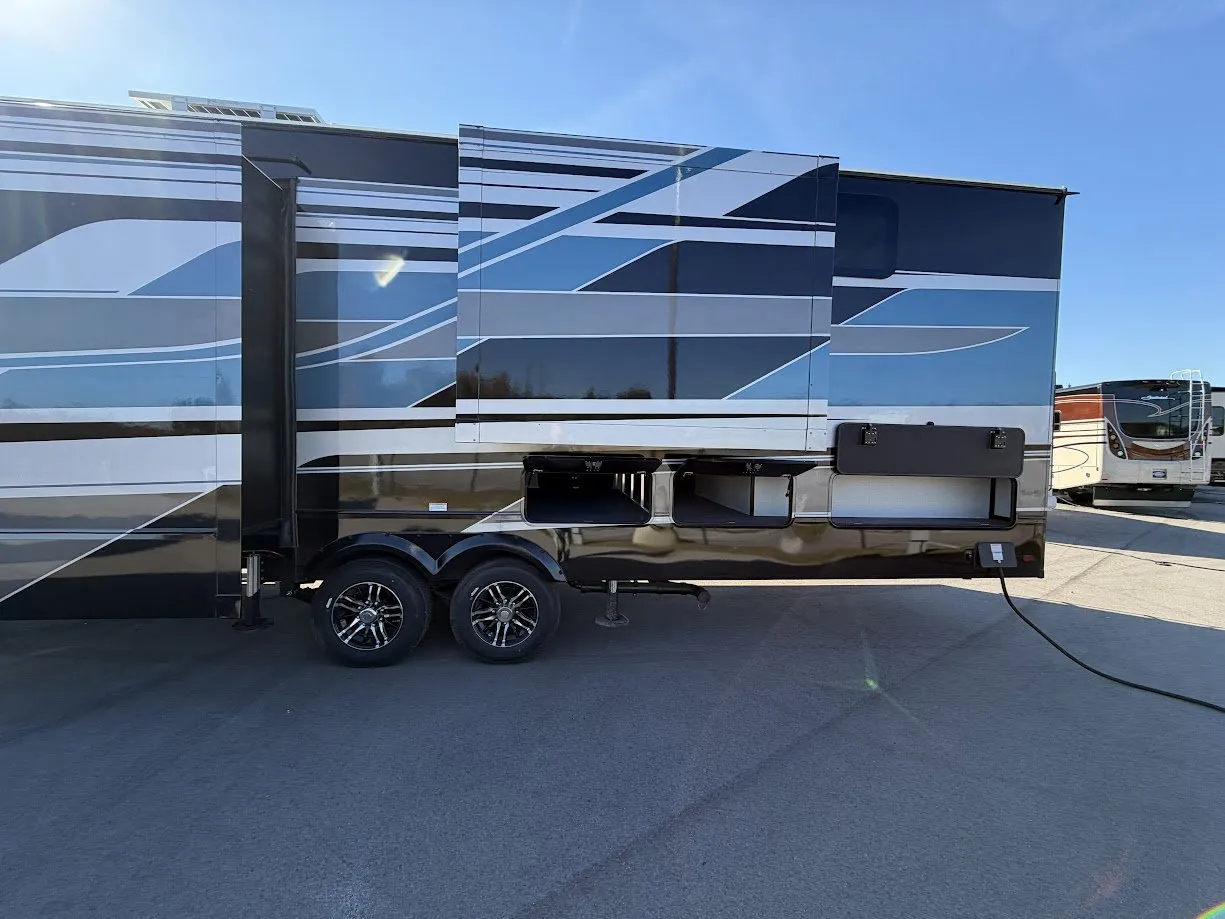 2026 Keystone Alpine 3710FL - Photo 4