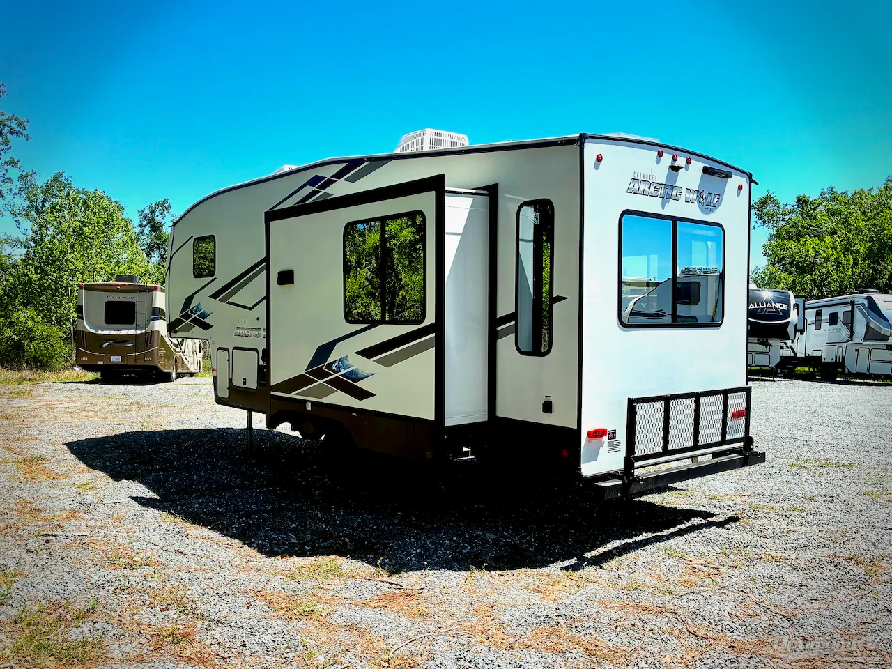2024 Forest River Cherokee Arctic Wolf 261RK - Photo 4