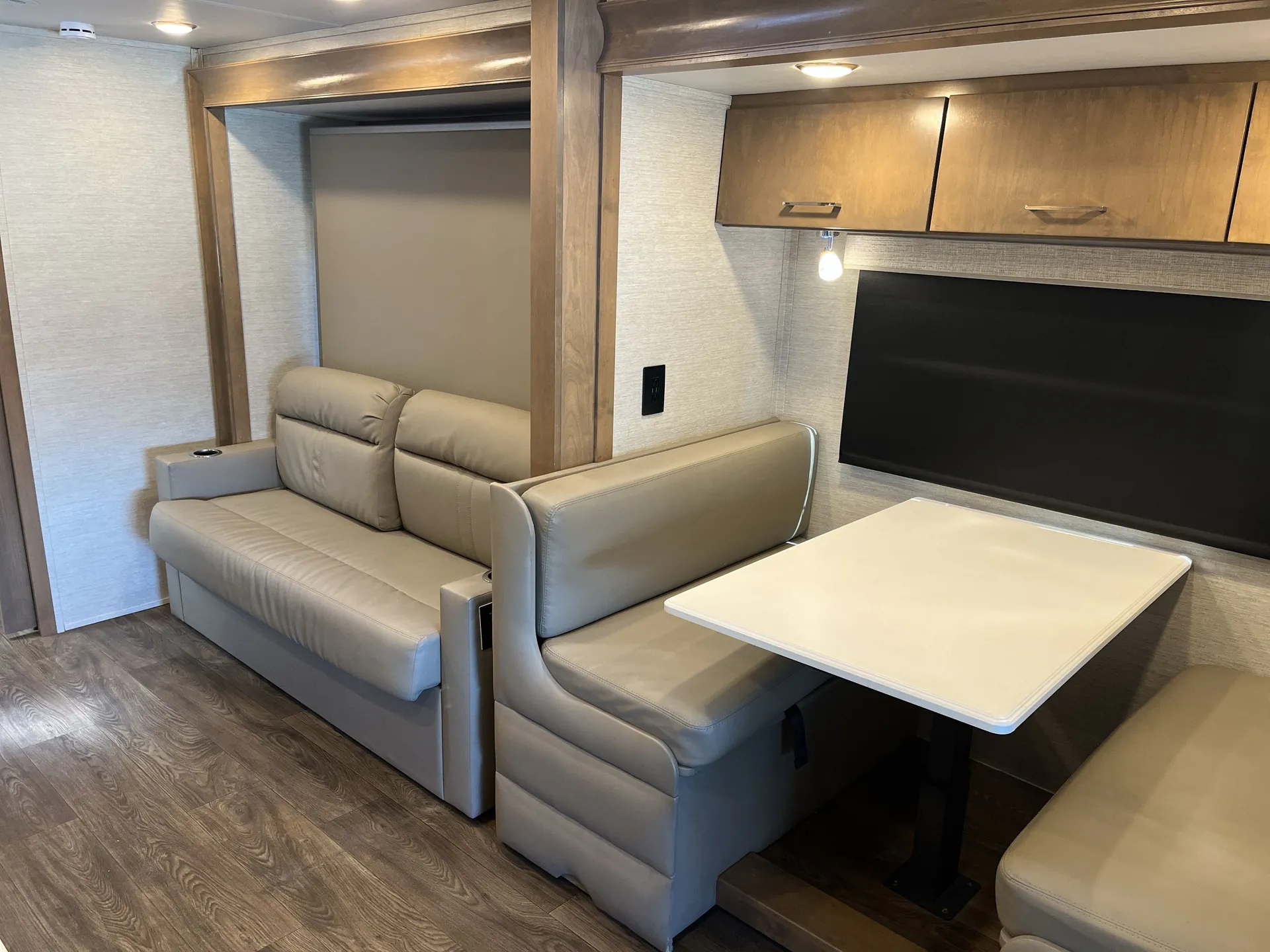 2021 Tiffin Wayfarer 25 RW — living area main