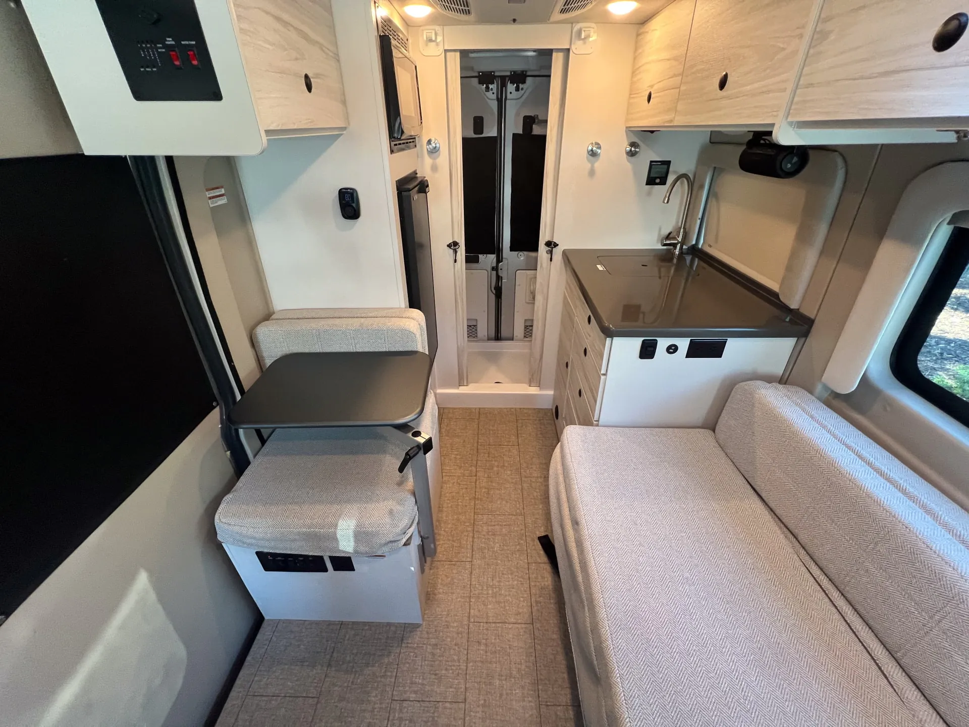 2025 Entegra Coach Arc 18C - Photo 4