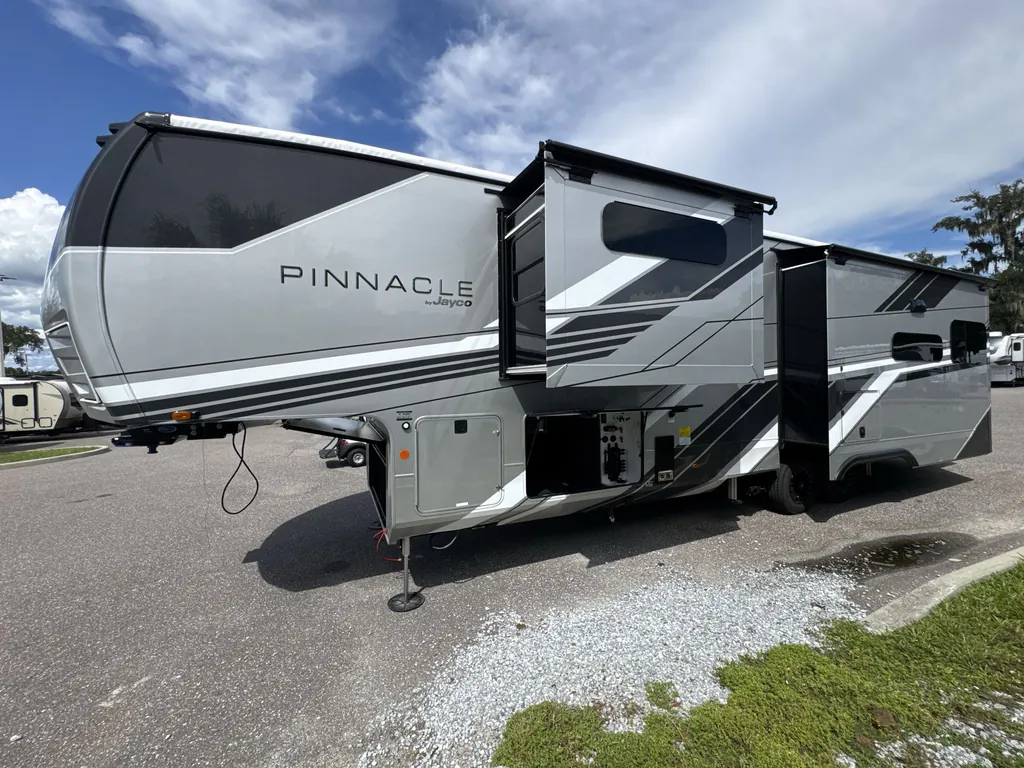 2027 Jayco Pinnacle 36FBTS, Photos photo 4