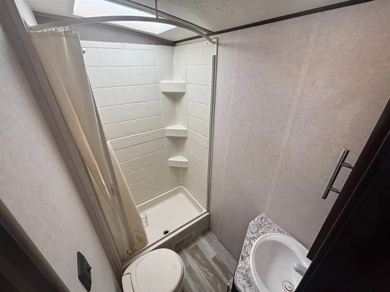 2018 Forest River Surveyor 287BHSS — Photo 7