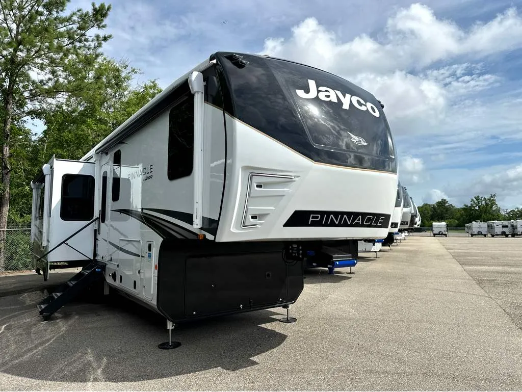 2027 Jayco Pinnacle 32RLTS - Photo 2